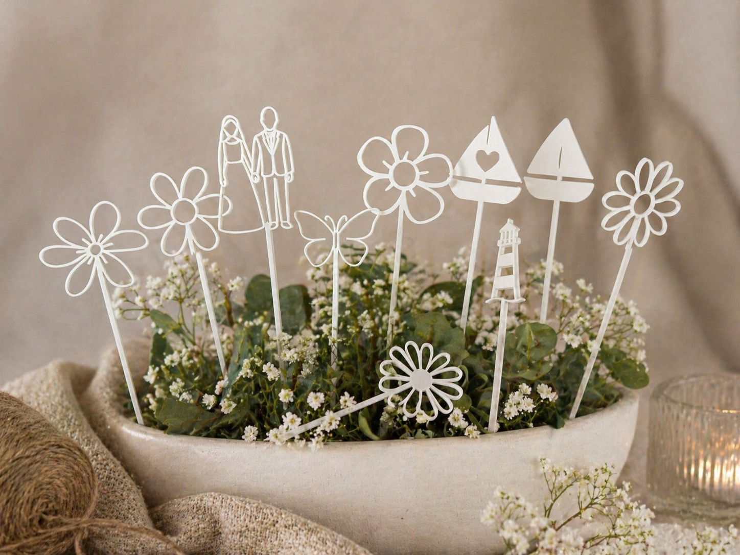 Gartenstecker aus Metall mit Blumen-, Schmetterlings- und Brautpaar-Motiven